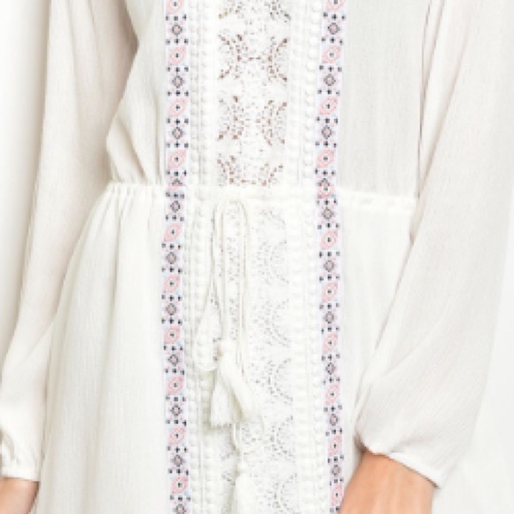 White v-neck shift dress w/embroidered detail - Picture 5 of 8